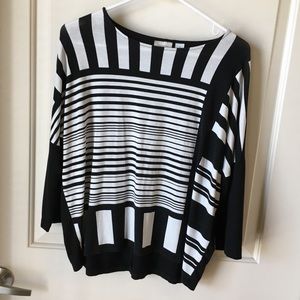 Chico’s black and white top